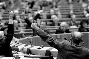 Members of the EP voting [European Parliament, via Flickr]